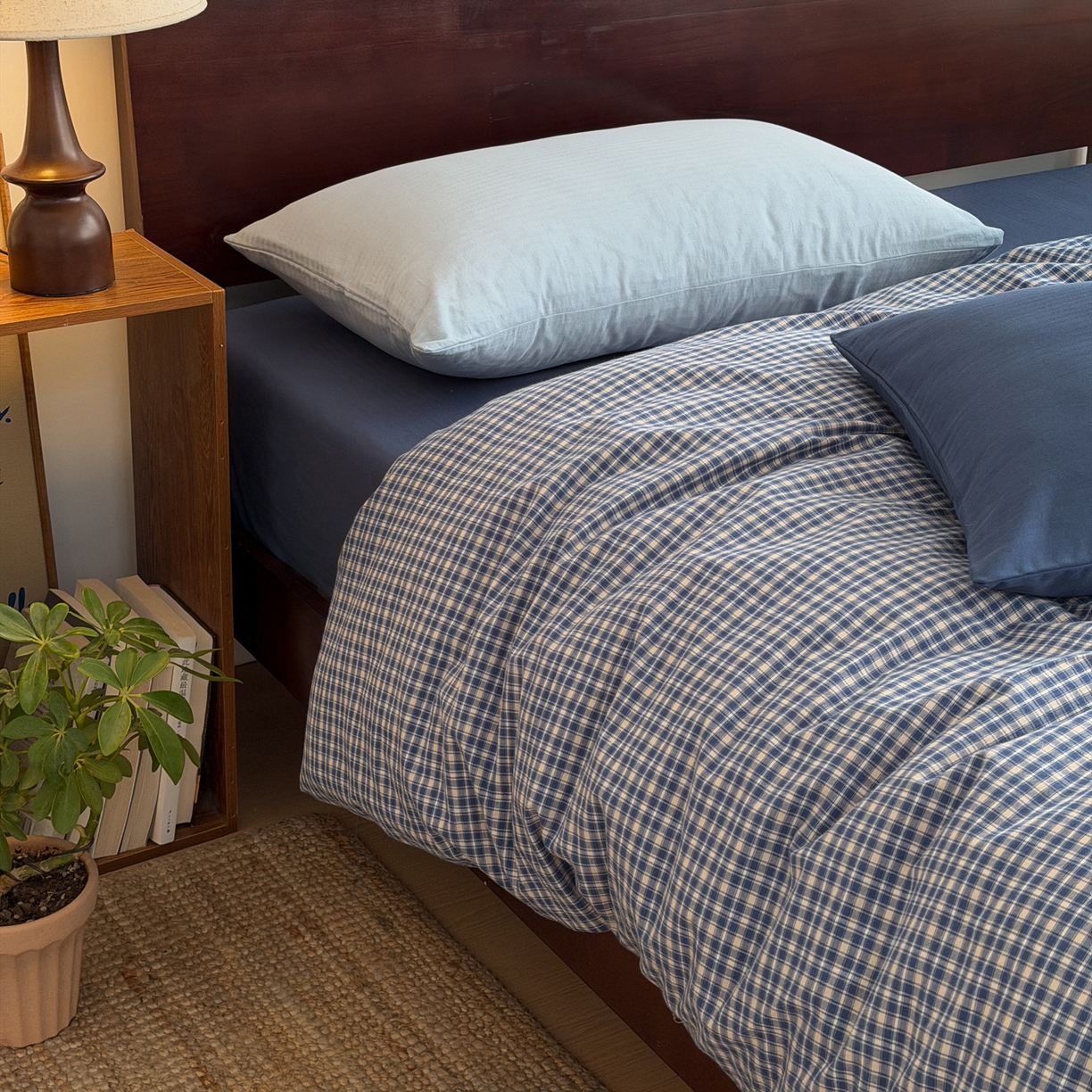 91家纺网 家纺一手货源 找家纺 玖弘家居 2026新款全棉色织水洗棉人字纹格子混搭四件套系列 海军蓝+海兰