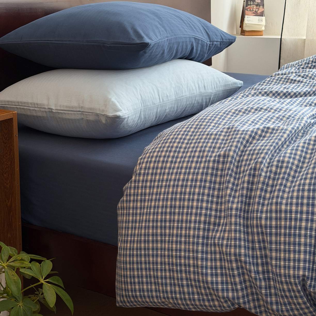 91家纺网 家纺一手货源 找家纺 玖弘家居 2026新款全棉色织水洗棉人字纹格子混搭四件套系列 海军蓝+海兰