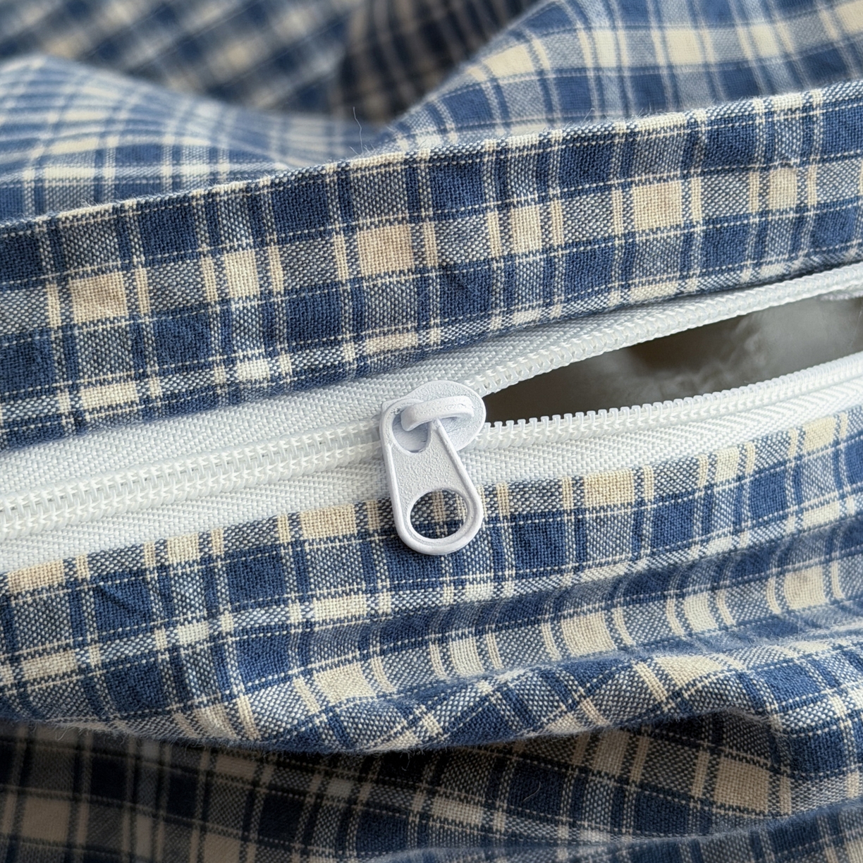 91家纺网 家纺一手货源 找家纺 玖弘家居 2026新款全棉色织水洗棉人字纹格子混搭四件套系列 海军蓝+海兰