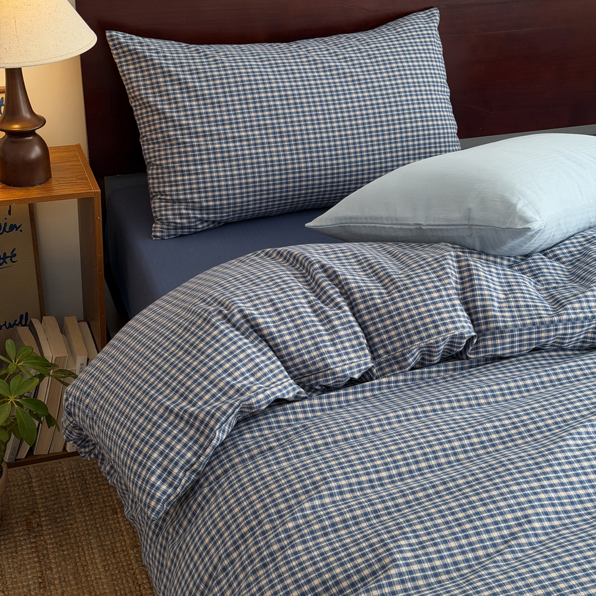 91家纺网 家纺一手货源 找家纺 玖弘家居 2026新款全棉色织水洗棉人字纹格子混搭四件套系列 怀旧蓝+海兰