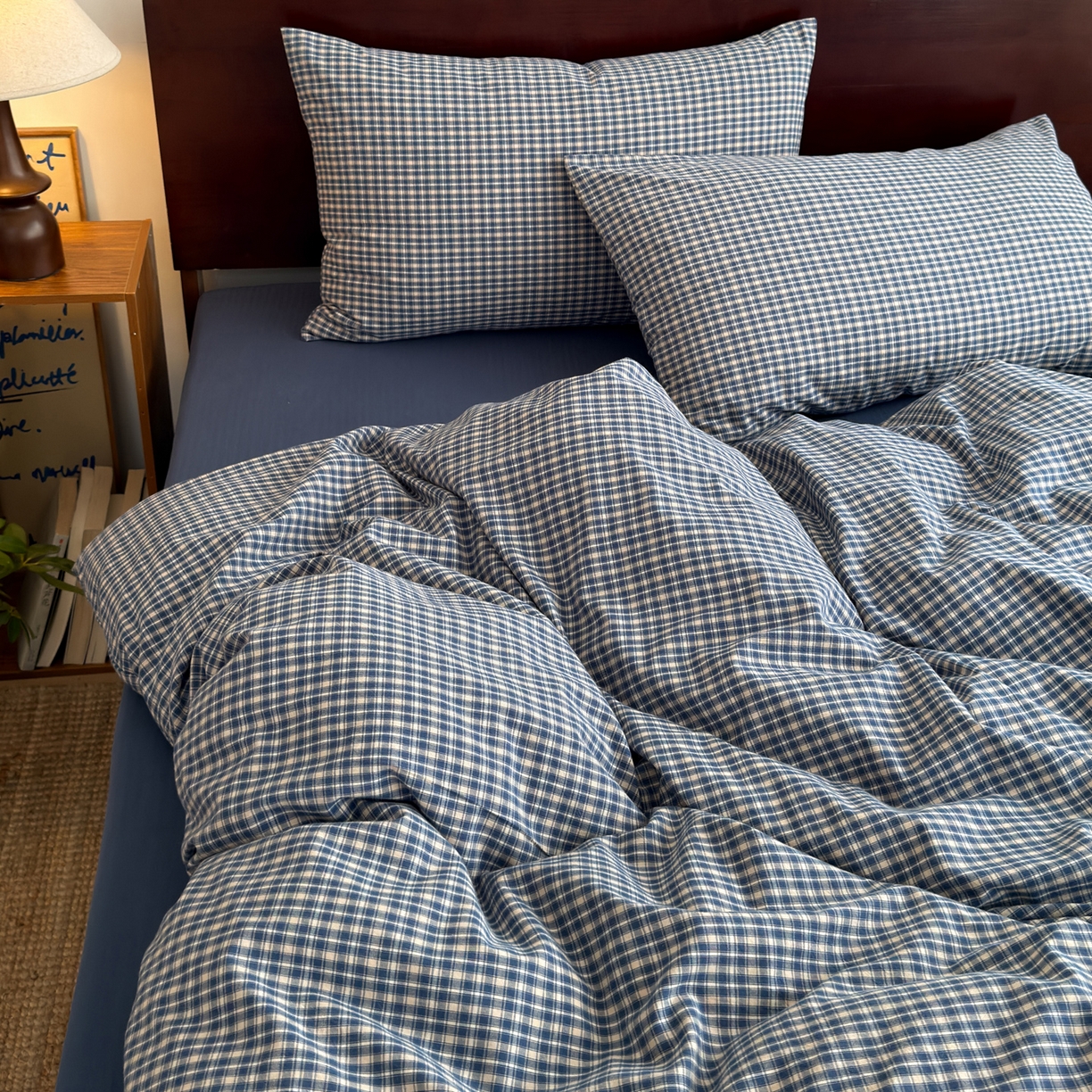 91家纺网 家纺一手货源 找家纺 玖弘家居 2026新款全棉色织水洗棉人字纹格子混搭四件套系列 怀旧蓝格一对