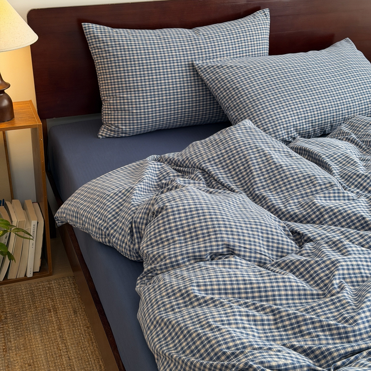 91家纺网 家纺一手货源 找家纺 玖弘家居 2026新款全棉色织水洗棉人字纹格子混搭四件套系列 怀旧蓝格一对