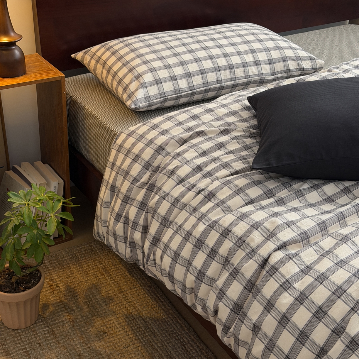 91家纺网 家纺一手货源 找家纺 玖弘家居 2026新款全棉色织水洗棉人字纹格子混搭四件套系列 灰白格+深灰