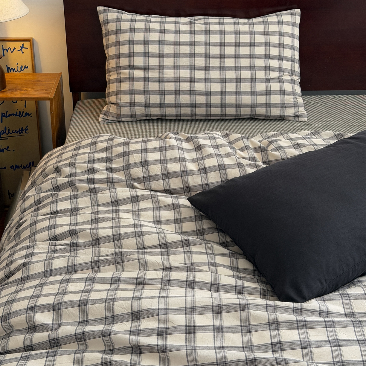 91家纺网 家纺一手货源 找家纺 玖弘家居 2026新款全棉色织水洗棉人字纹格子混搭四件套系列 灰白格+深灰