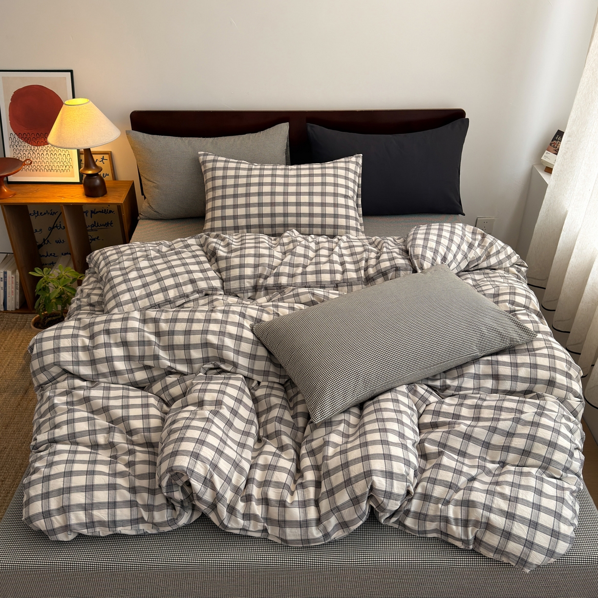 91家纺网 家纺一手货源 找家纺 玖弘家居 2026新款全棉色织水洗棉人字纹格子混搭四件套系列 灰白格+深灰