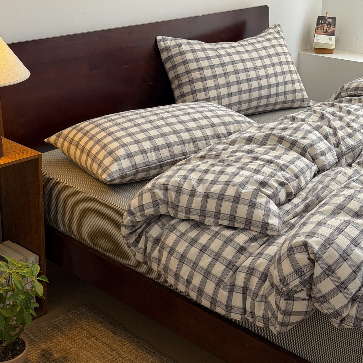 91家纺网 家纺一手货源 找家纺 玖弘家居 2026新款全棉色织水洗棉人字纹格子混搭四件套系列 灰白格一对