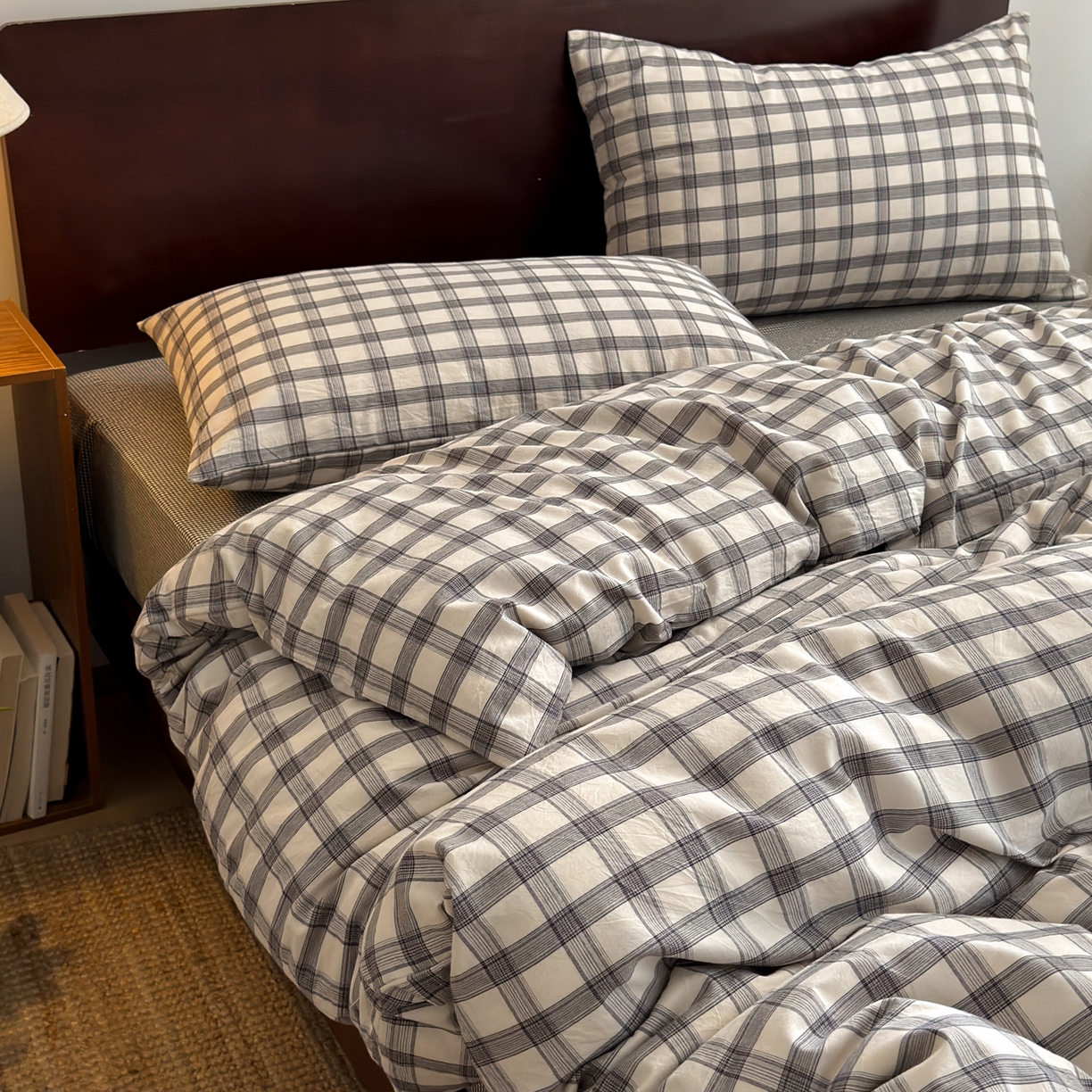 91家纺网 家纺一手货源 找家纺 玖弘家居 2026新款全棉色织水洗棉人字纹格子混搭四件套系列 灰白格一对