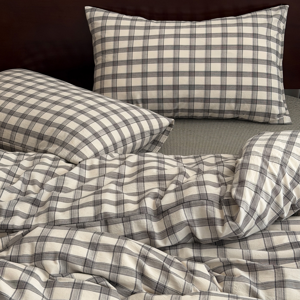 91家纺网 家纺一手货源 找家纺 玖弘家居 2026新款全棉色织水洗棉人字纹格子混搭四件套系列 灰白格一对