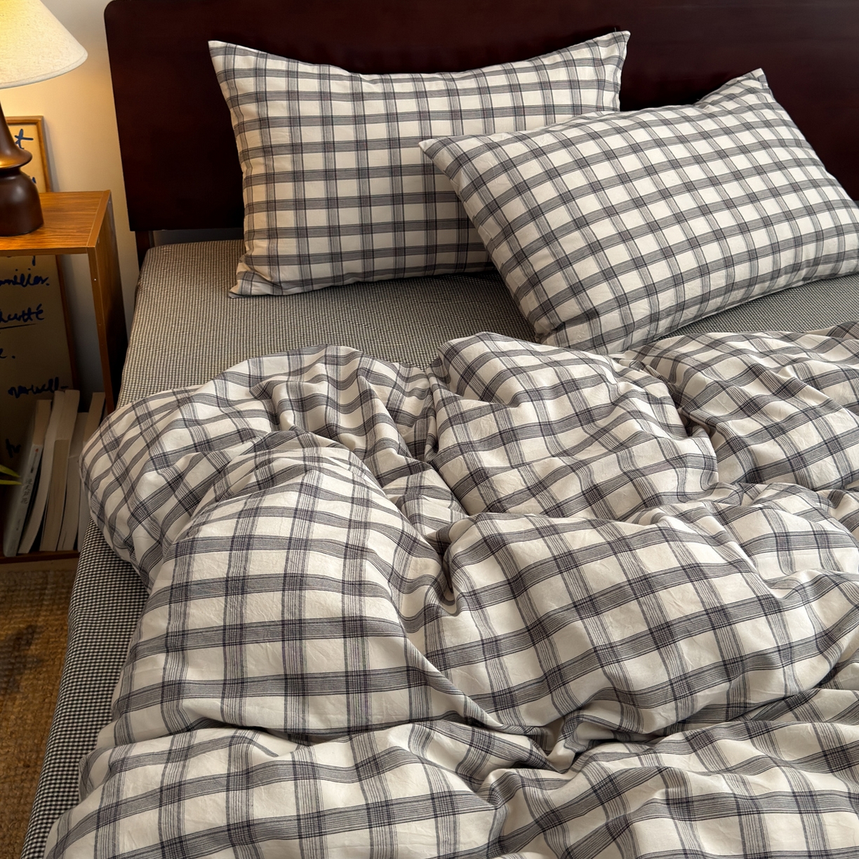 91家纺网 家纺一手货源 找家纺 玖弘家居 2026新款全棉色织水洗棉人字纹格子混搭四件套系列 灰白格一对