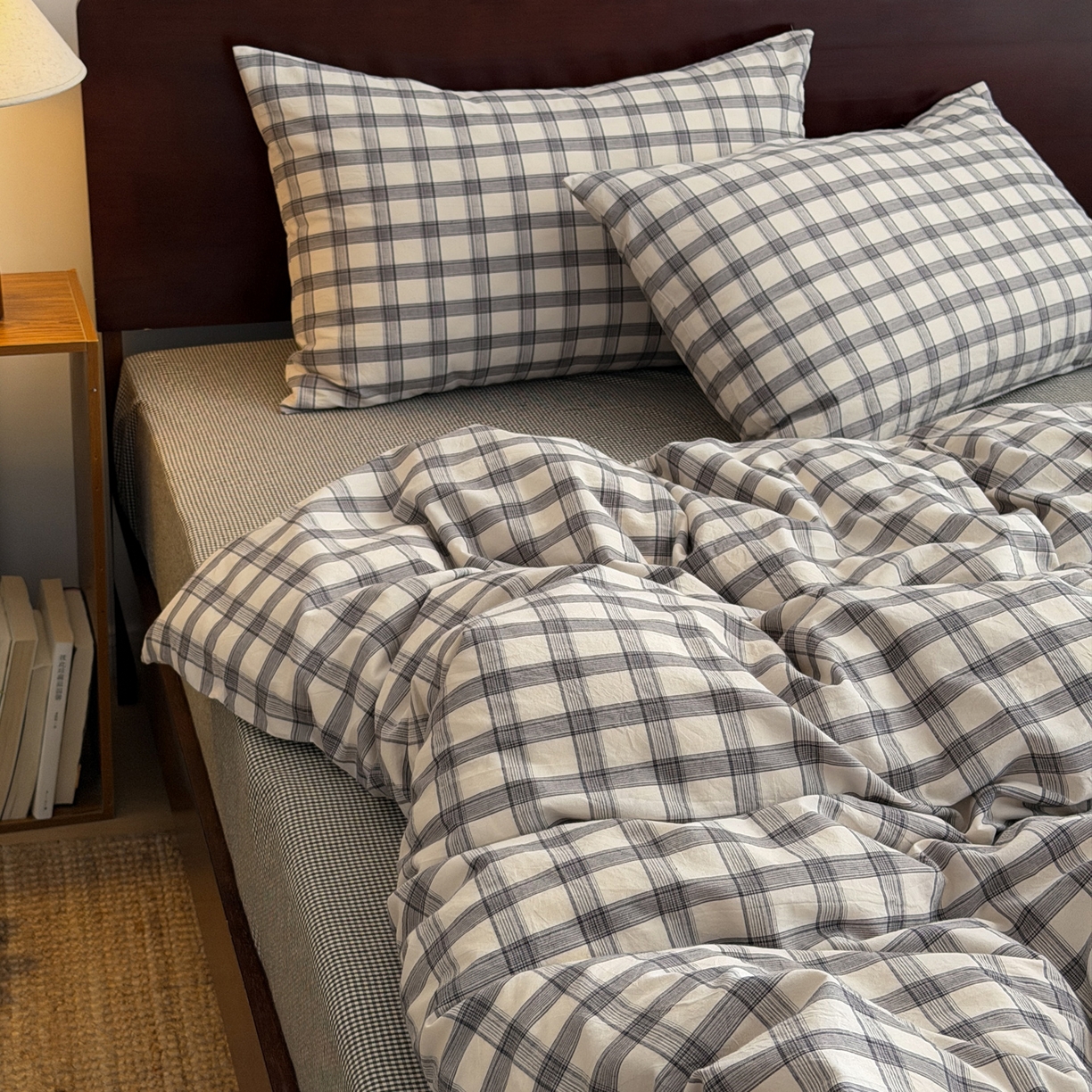 91家纺网 家纺一手货源 找家纺 玖弘家居 2026新款全棉色织水洗棉人字纹格子混搭四件套系列 灰白格一对