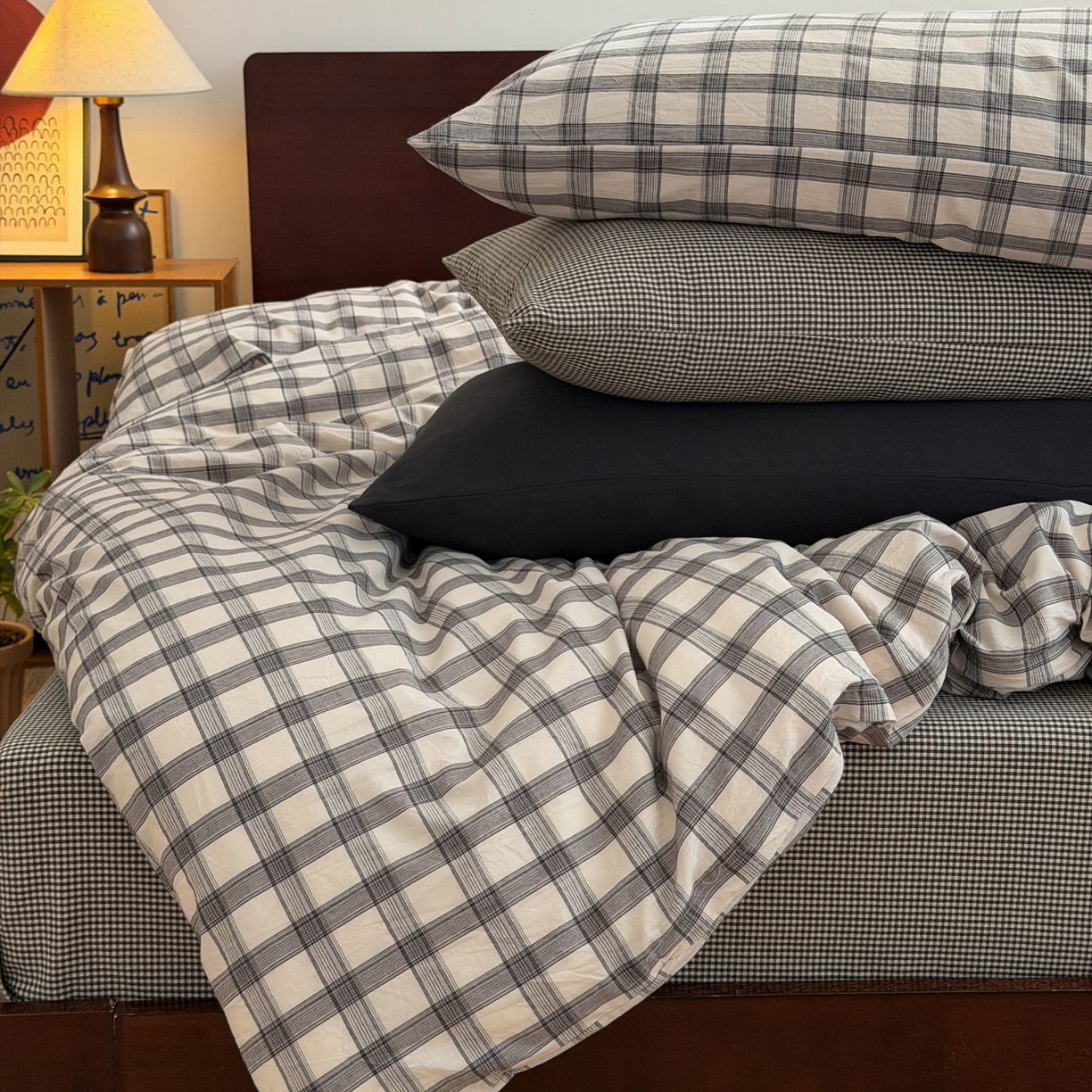 91家纺网 家纺一手货源 找家纺 玖弘家居 2026新款全棉色织水洗棉人字纹格子混搭四件套系列 灰白格一对