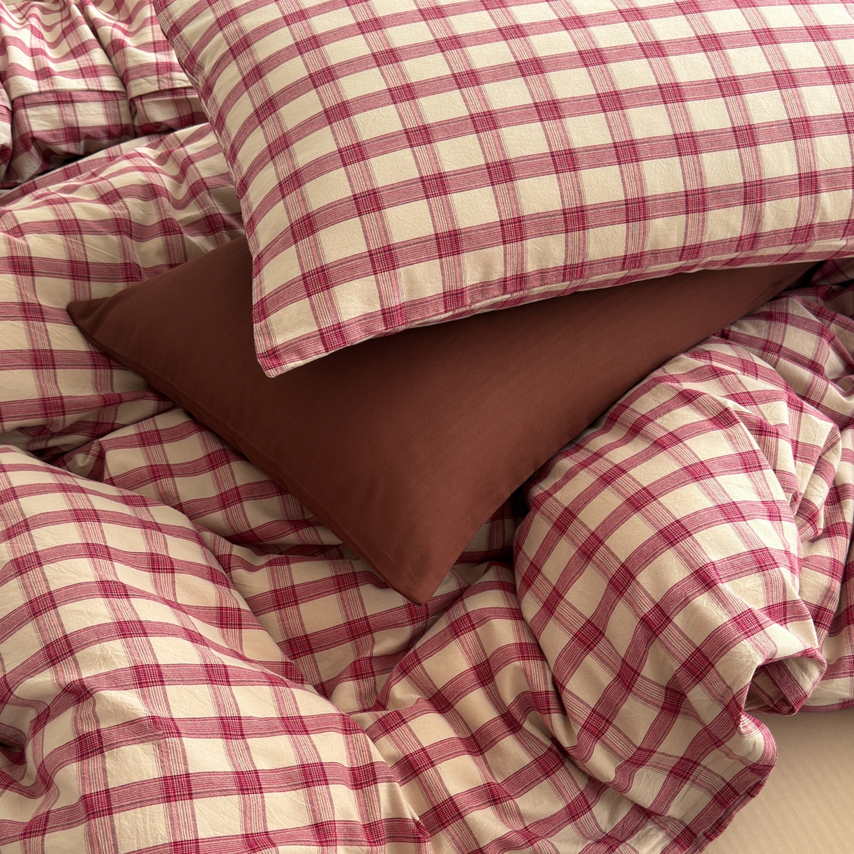 玖弘家居 2026新款全棉色织水洗棉人字纹格子混搭四件套系列 枕套晚霞格+绣红