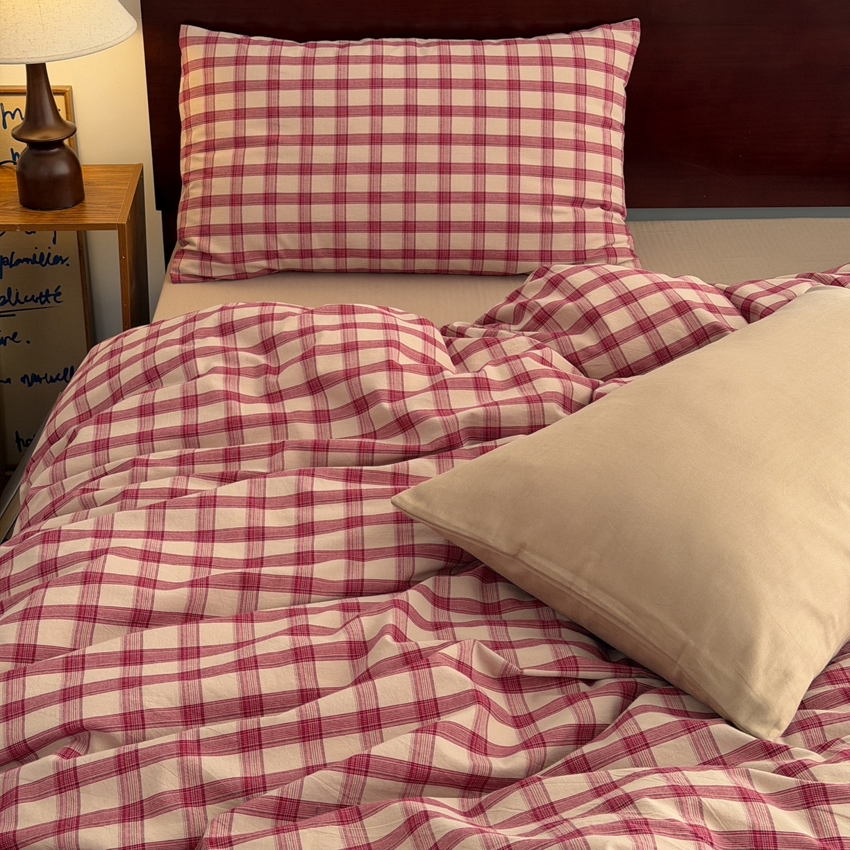 91家纺网 家纺一手货源 找家纺 玖弘家居 2026新款全棉色织水洗棉人字纹格子混搭四件套系列 枕套晚霞格+燕麦