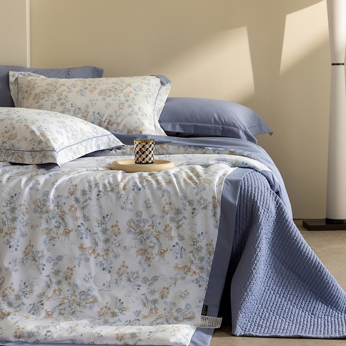 91家纺网 家纺一手货源 找家纺 立奥被业 2026新品冰丝棉夏被四件套竹节纱夏被四件套 蓝白花絮-蓝