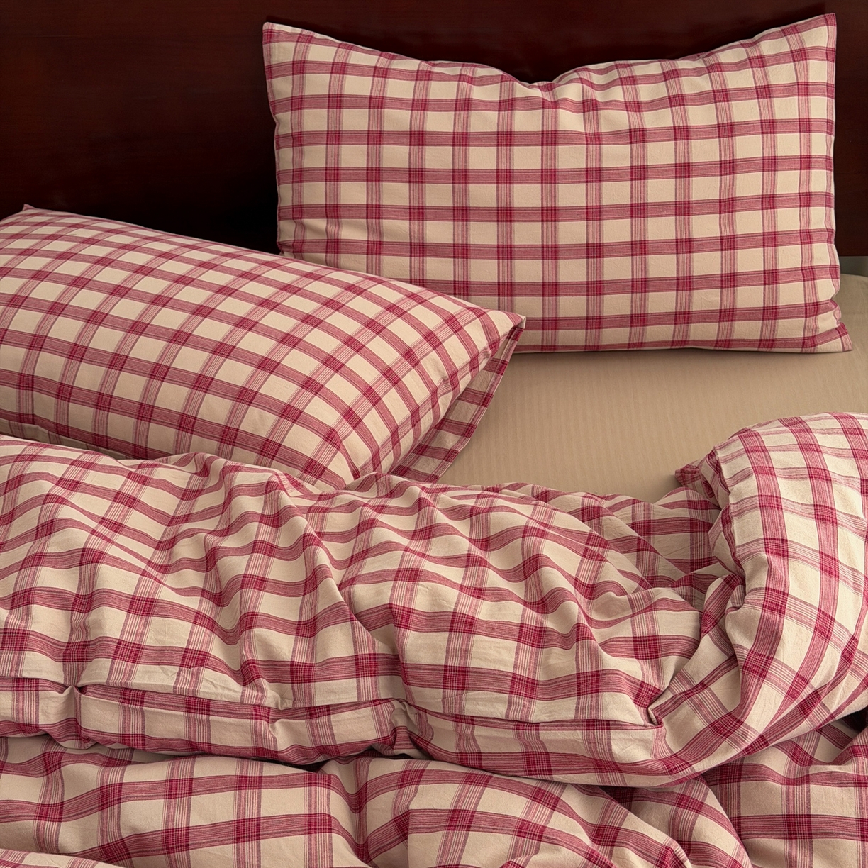 91家纺网 家纺一手货源 找家纺 玖弘家居 2026新款全棉色织水洗棉人字纹格子混搭四件套系列 枕套晚霞格一对