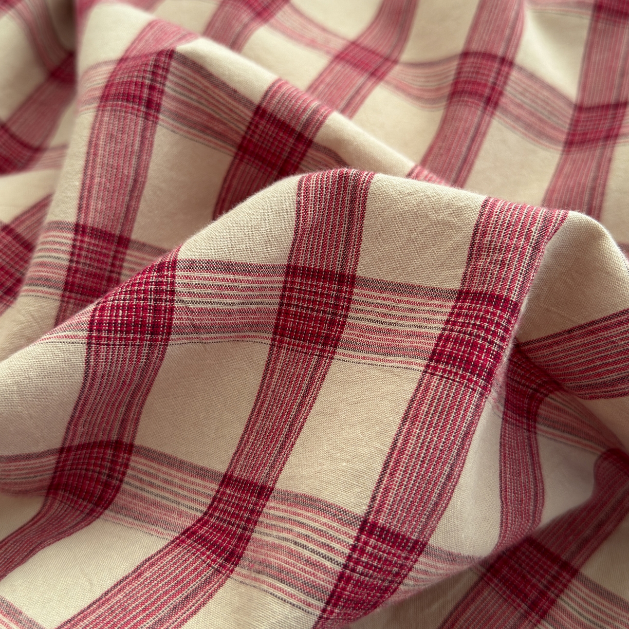 91家纺网 家纺一手货源 找家纺 玖弘家居 2026新款全棉色织水洗棉人字纹格子混搭四件套系列 枕套燕麦+绣红