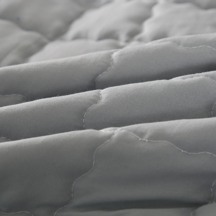 91家纺网 家纺一手货源 找家纺 被多多被业 2026新款纯色绗绣夏被夏凉被空调被 灰小格