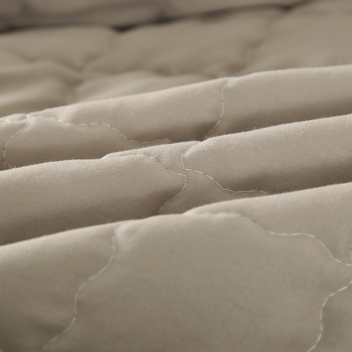 91家纺网 家纺一手货源 找家纺 被多多被业 2026新款纯色绗绣夏被夏凉被空调被 咖小格