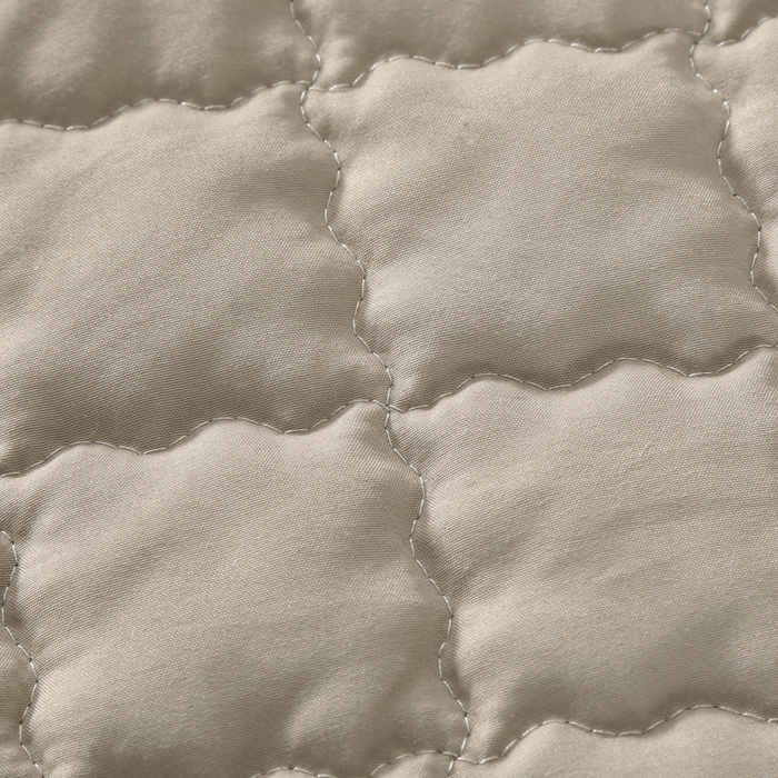 91家纺网 家纺一手货源 找家纺 被多多被业 2026新款纯色绗绣夏被夏凉被空调被 咖小格