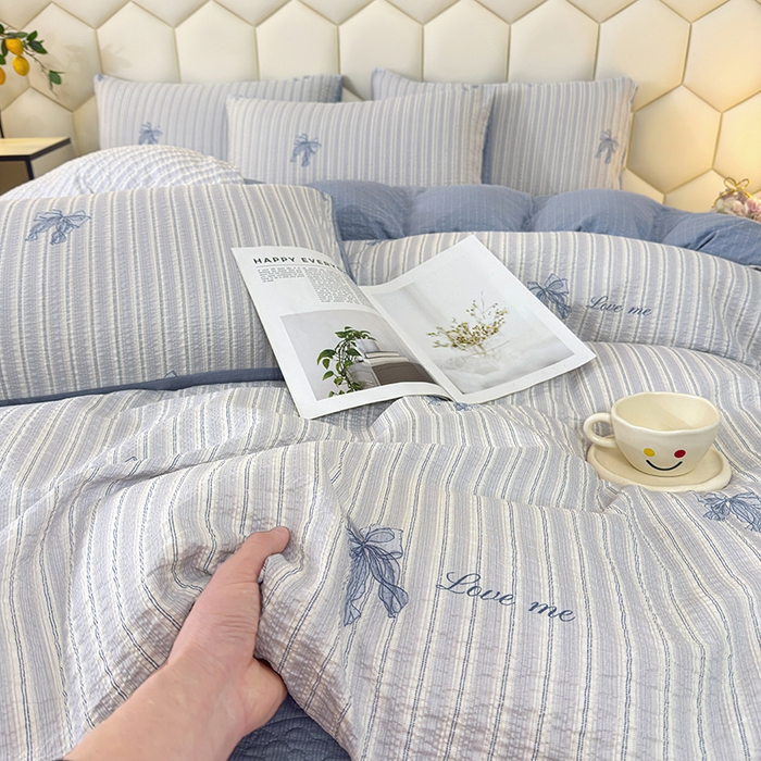 91家纺网 家纺一手货源 找家纺 凤杰家纺 2026新款云感双层纱床盖四件套 蓝调蝴蝶结