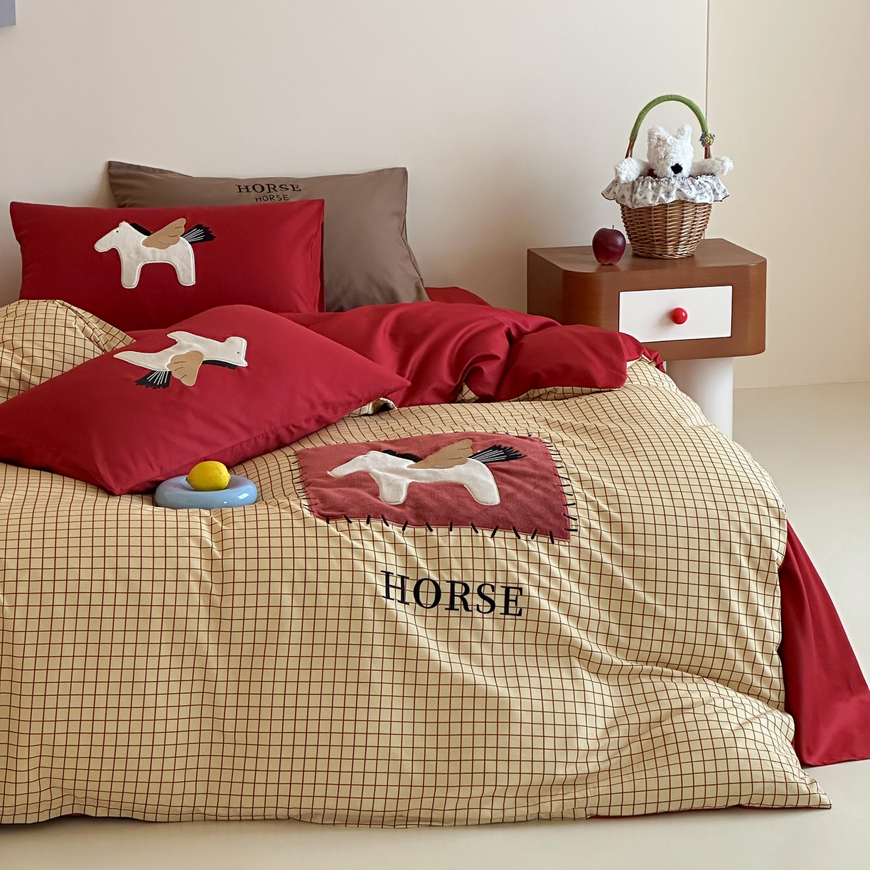 91家纺网 家纺一手货源 找家纺 桃子家居 新款A类纯棉全棉元气小马贴布绣高端刺绣工艺四件套 棉贴布绣-元气小马棕