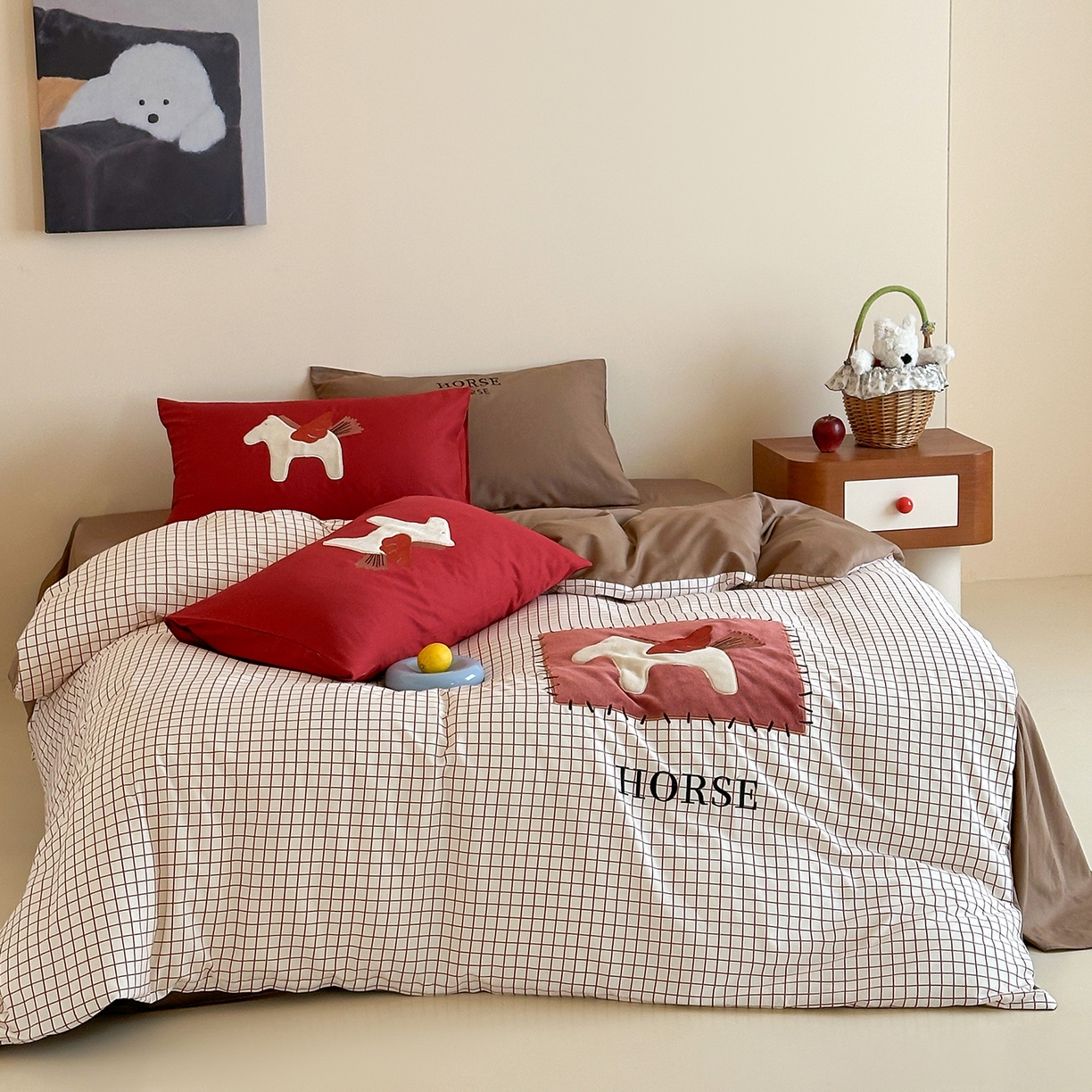 91家纺网 家纺一手货源 找家纺 桃子家居 新款A类纯棉全棉元气小马贴布绣高端刺绣工艺四件套 棉贴布绣-元气小马红