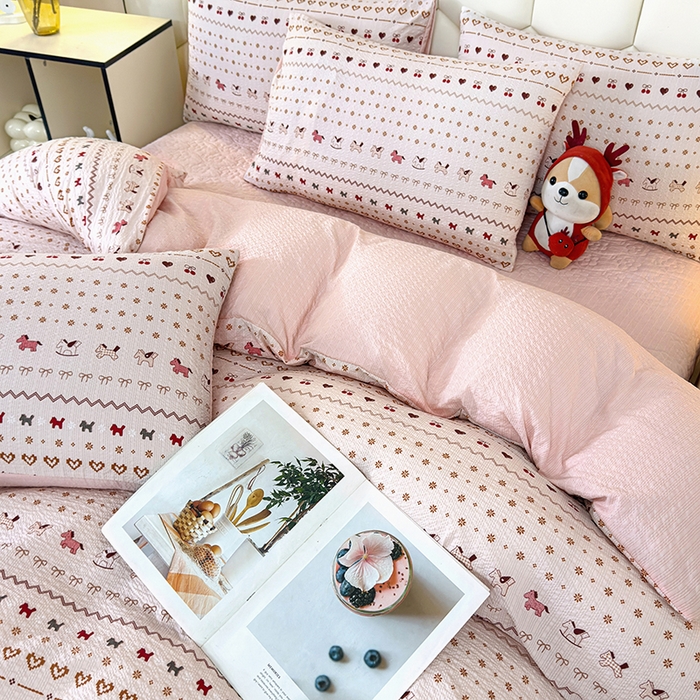 91家纺网 家纺一手货源 找家纺 凤杰家纺 2026新款云感双层纱床盖四件套 幸运马-粉