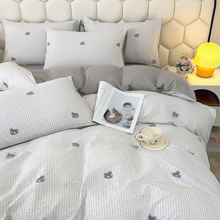 91家纺网 家纺一手货源 找家纺 凤杰家纺 2026新款云感双层纱床盖四件套 幸运马-灰