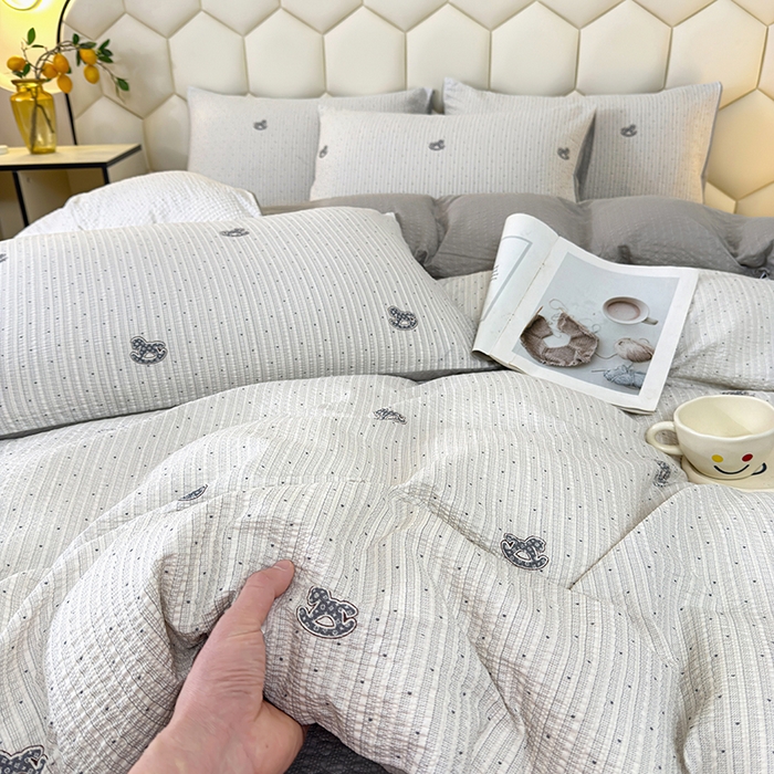 91家纺网 家纺一手货源 找家纺 凤杰家纺 2026新款云感双层纱床盖四件套 幸运马-灰