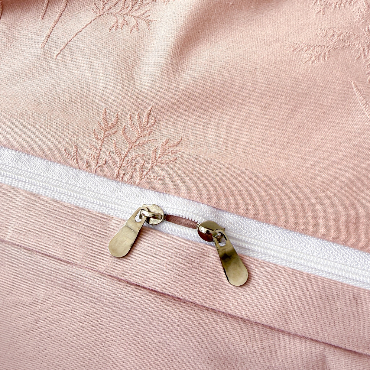 91家纺网 家纺一手货源 找家纺 雅萱家纺 2026新款60支提花全棉四件套 春草粉