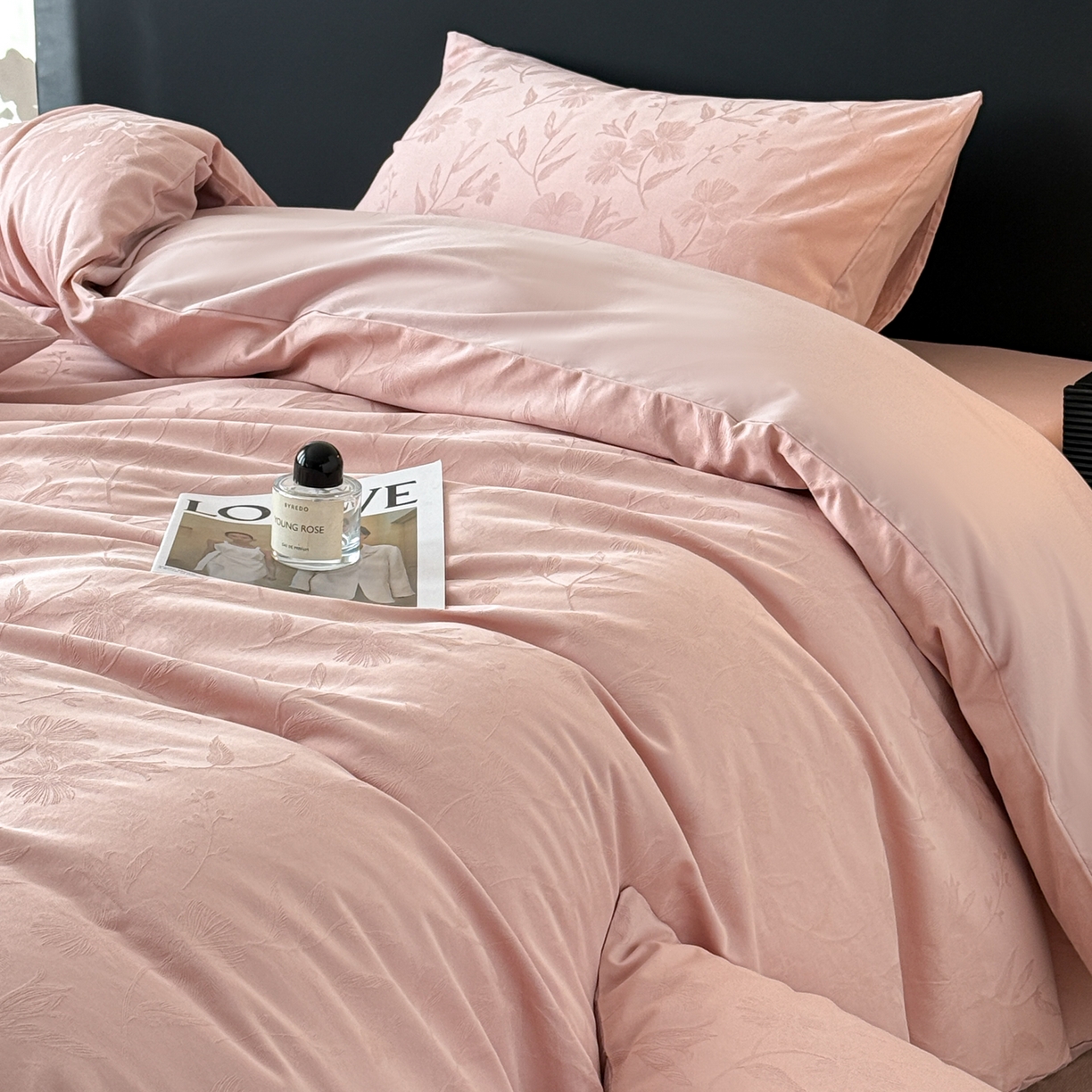 91家纺网 家纺一手货源 找家纺 雅萱家纺 2026新款60支提花全棉四件套 花影粉