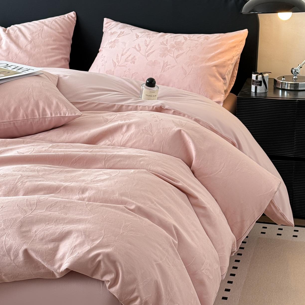 91家纺网 家纺一手货源 找家纺 雅萱家纺 2026新款60支提花全棉四件套 花影粉