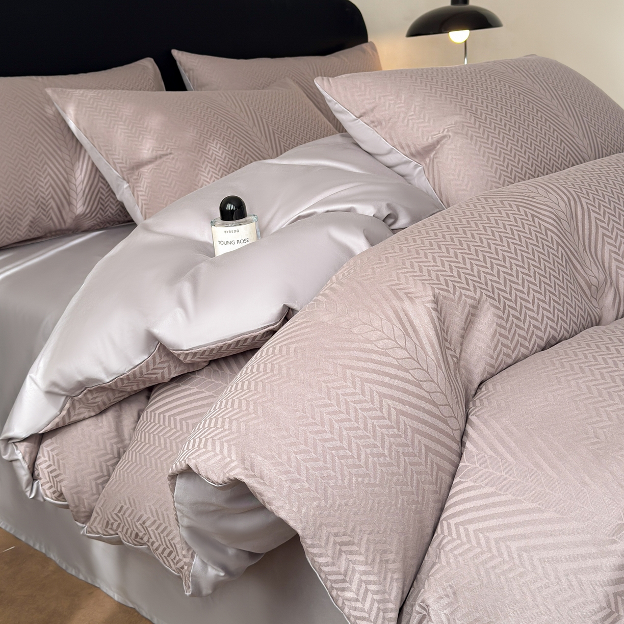 91家纺网 家纺一手货源 找家纺 雅萱家纺 2026新款60支提花全棉四件套 肌理灰