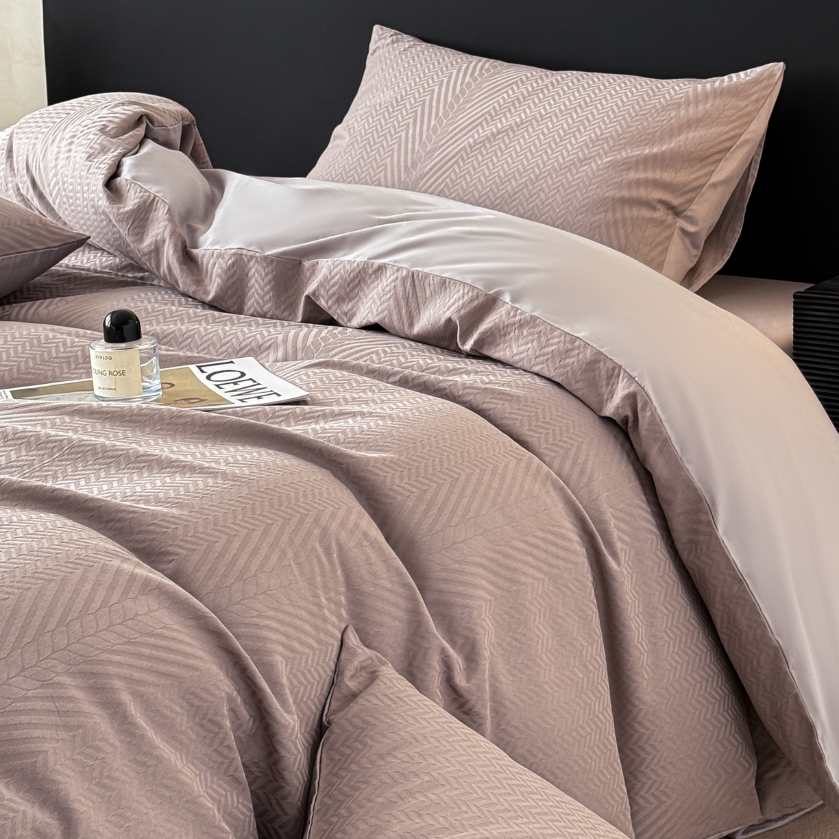 91家纺网 家纺一手货源 找家纺 雅萱家纺 2026新款60支提花全棉四件套 肌理灰