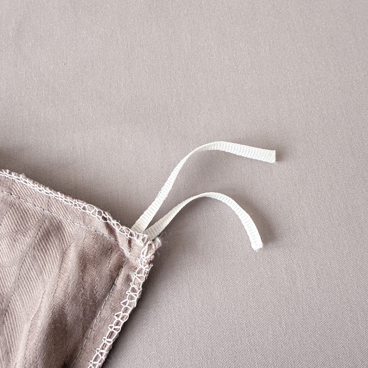 91家纺网 家纺一手货源 找家纺 雅萱家纺 2026新款60支提花全棉四件套 肌理灰