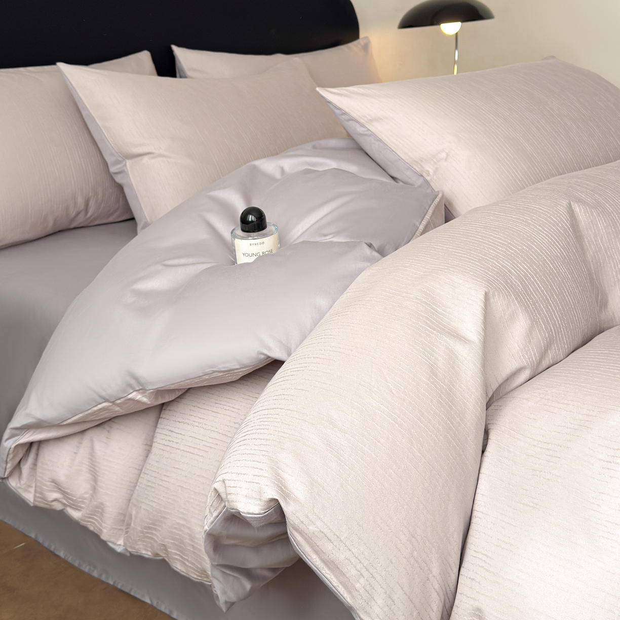 91家纺网 家纺一手货源 找家纺 雅萱家纺 2026新款60支提花全棉四件套 流星紫