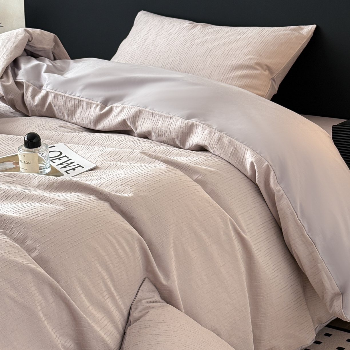 91家纺网 家纺一手货源 找家纺 雅萱家纺 2026新款60支提花全棉四件套 流星紫