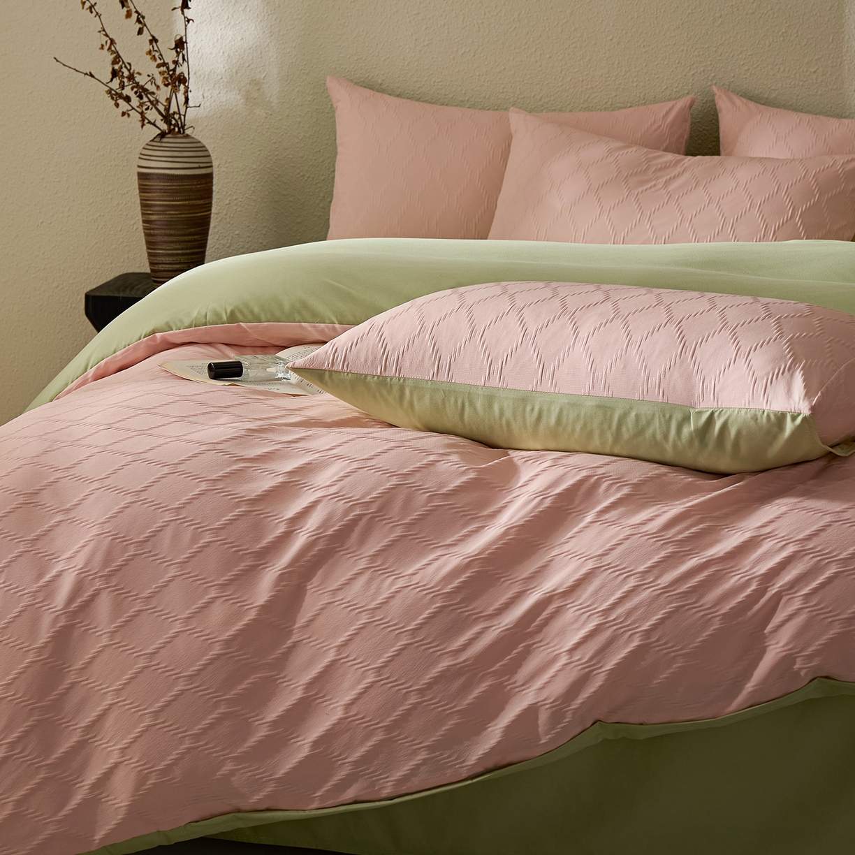 91家纺网 家纺一手货源 找家纺 （总）悦织湾家纺 2026新款超柔菱形格提花四件套轻奢纯色时尚学生宿舍床单床笠款三四件套单被套