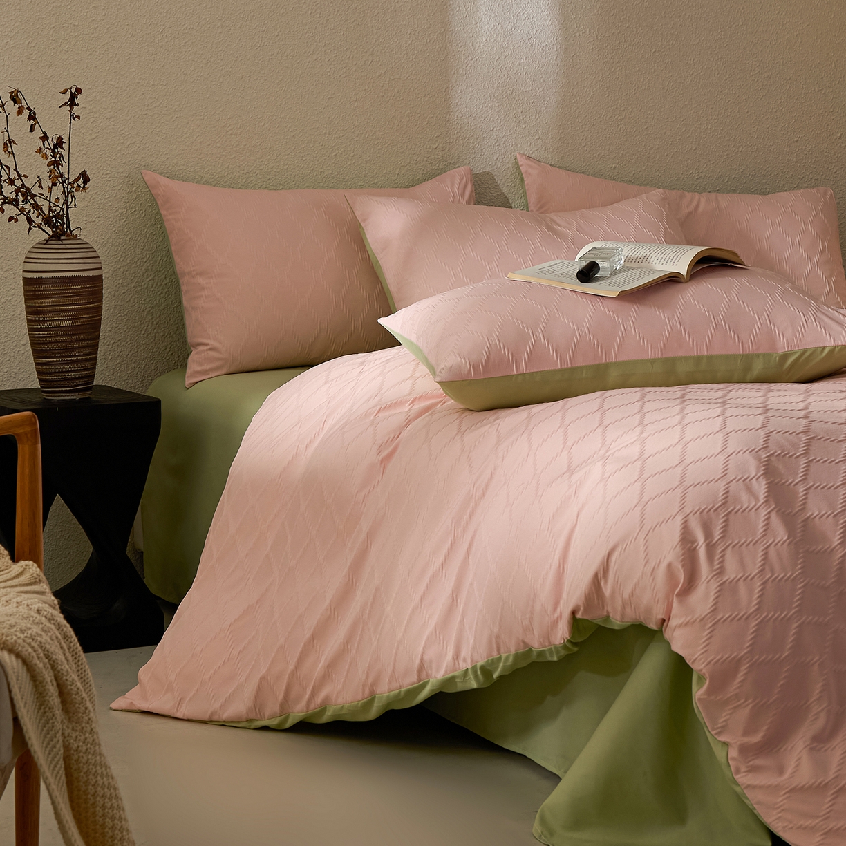 91家纺网 家纺一手货源 找家纺 （总）悦织湾家纺 2026新款超柔菱形格提花四件套轻奢纯色时尚学生宿舍床单床笠款三四件套单被套