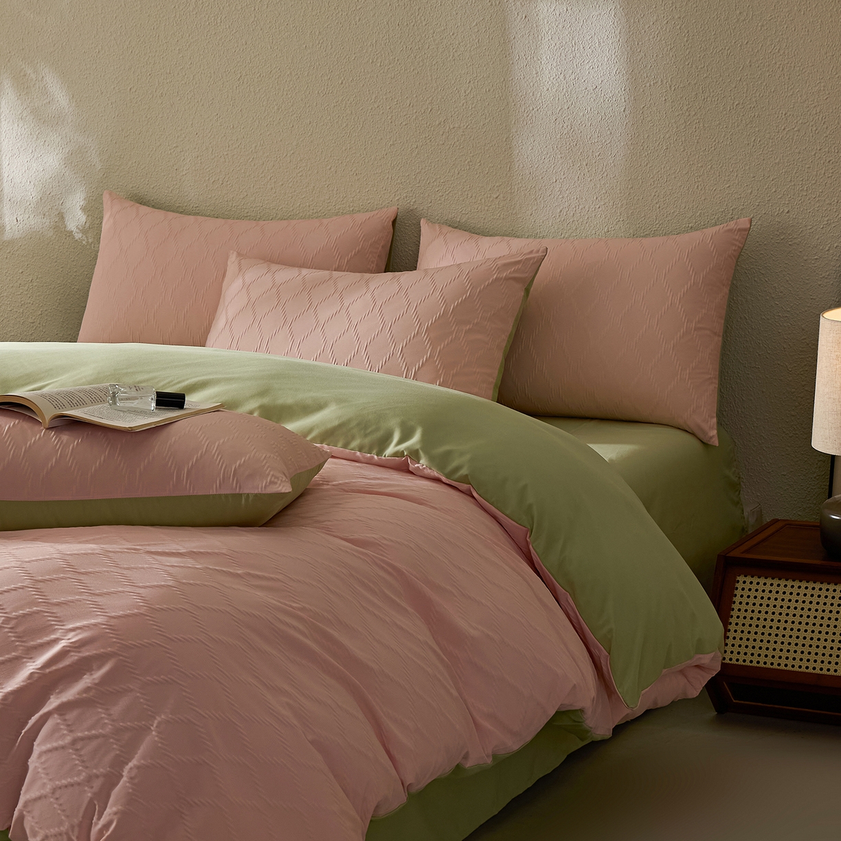 91家纺网 家纺一手货源 找家纺 （总）悦织湾家纺 2026新款超柔菱形格提花四件套轻奢纯色时尚学生宿舍床单床笠款三四件套单被套