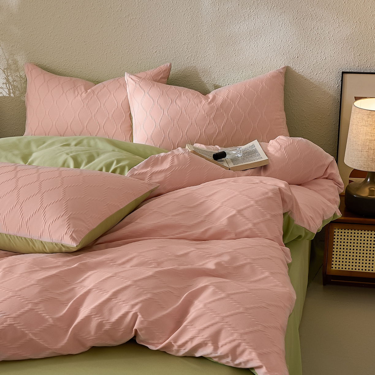 91家纺网 家纺一手货源 找家纺 （总）悦织湾家纺 2026新款超柔菱形格提花四件套轻奢纯色时尚学生宿舍床单床笠款三四件套单被套