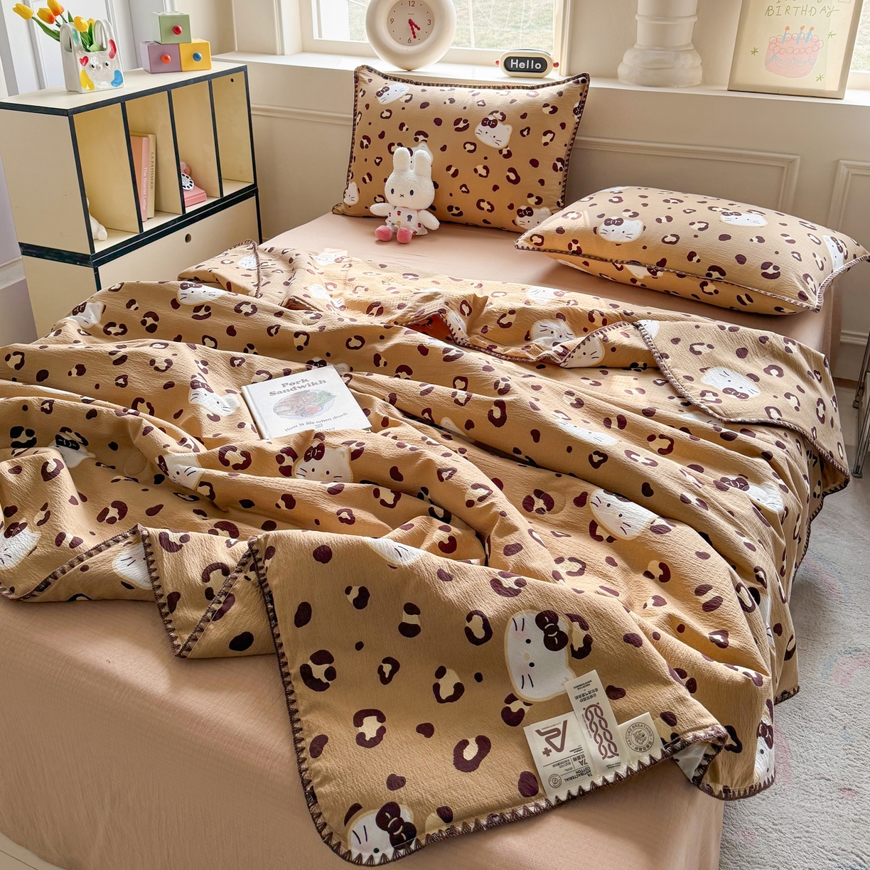 91家纺网 家纺一手货源 找家纺 星巴k家纺 2025新款春夏云感双层纱A类母婴级三角针夏被贝壳边夏凉被贝壳绣【可提供买家秀】贝壳绣-黑皮小猫