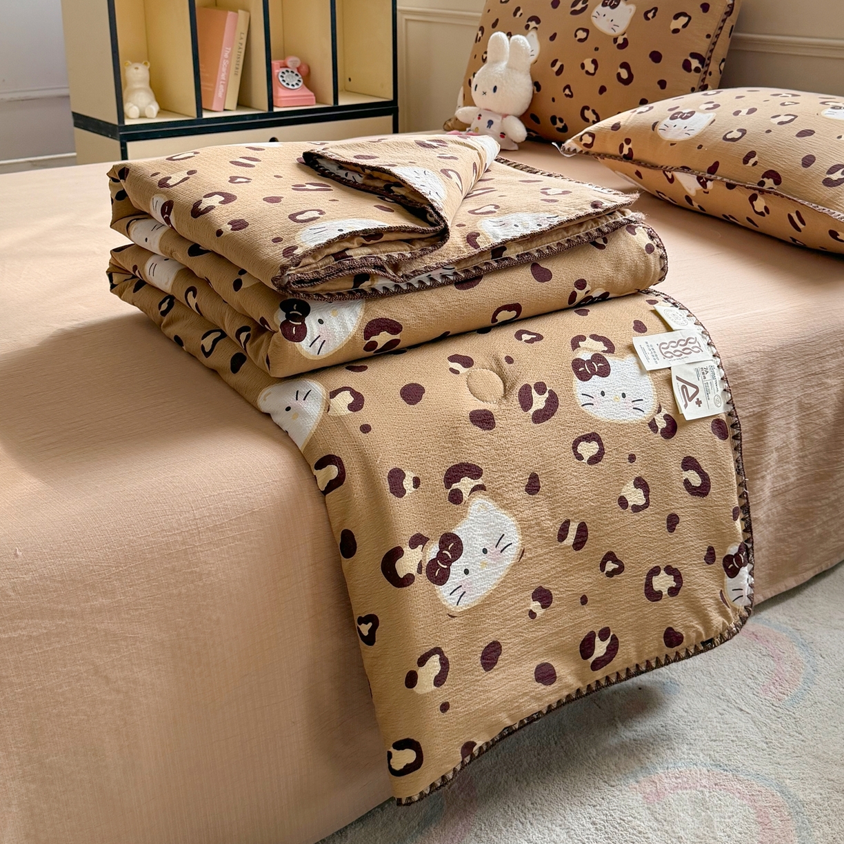 91家纺网 家纺一手货源 找家纺 星巴k家纺 2025新款春夏云感双层纱A类母婴级三角针夏被贝壳边夏凉被贝壳绣【可提供买家秀】贝壳绣-黑皮小猫