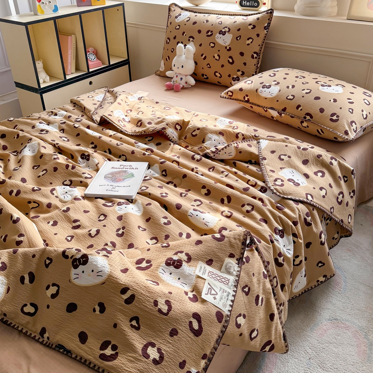 91家纺网 家纺一手货源 找家纺 星巴k家纺 2025新款春夏云感双层纱A类母婴级三角针夏被贝壳边夏凉被贝壳绣【可提供买家秀】贝壳绣-黑皮小猫