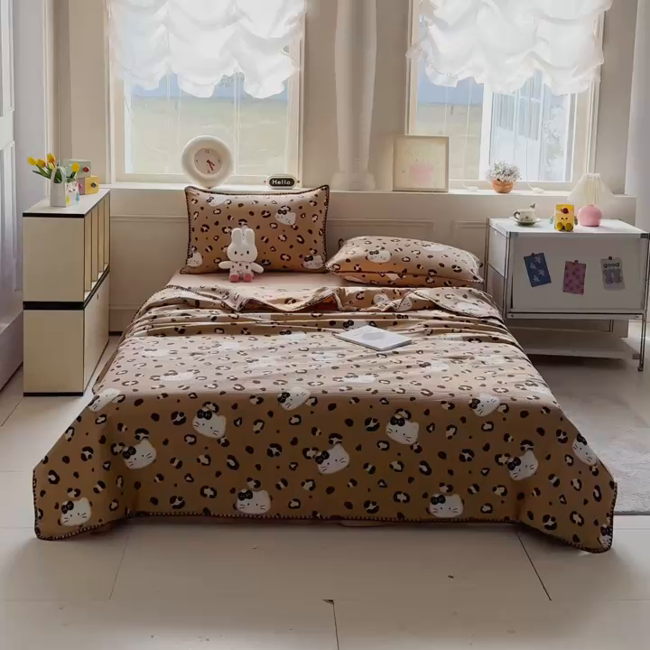 91家纺网 家纺一手货源 找家纺 星巴k家纺 2025新款春夏云感双层纱A类母婴级三角针夏被贝壳边夏凉被贝壳绣【可提供买家秀】贝壳绣-黑皮小猫