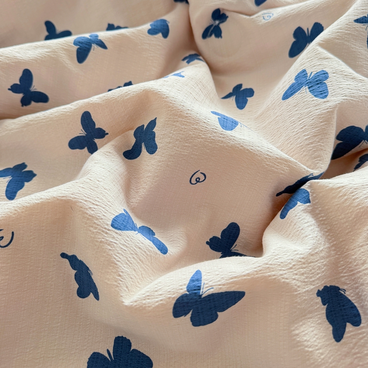 91家纺网 家纺一手货源 找家纺 星巴k家纺 2025新款春夏云感双层纱A类母婴级三角针夏被贝壳边夏凉被贝壳绣【可提供买家秀】贝壳绣-蝴蝶剪影