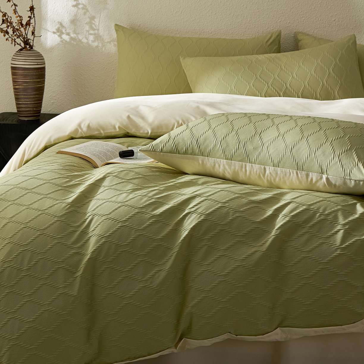 91家纺网 家纺一手货源 找家纺 悦织湾家纺 2026新款超柔菱形格提花四件套轻奢纯色时尚学生宿舍床单床笠款三四件套单被套 菱形格-果绿+芝士