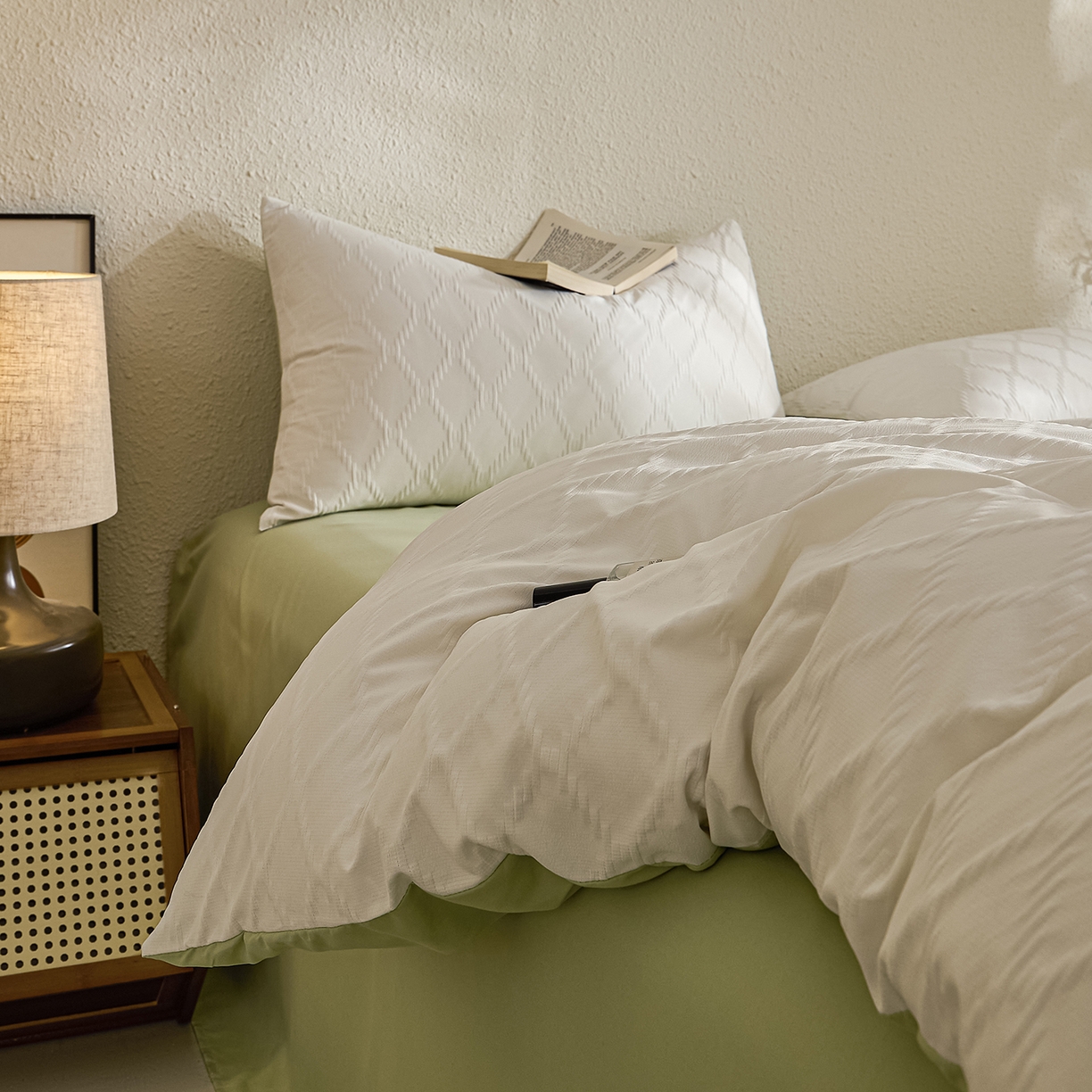 91家纺网 家纺一手货源 找家纺 悦织湾家纺 2026新款超柔菱形格提花四件套轻奢纯色时尚学生宿舍床单床笠款三四件套单被套 菱形格-奶白+果绿