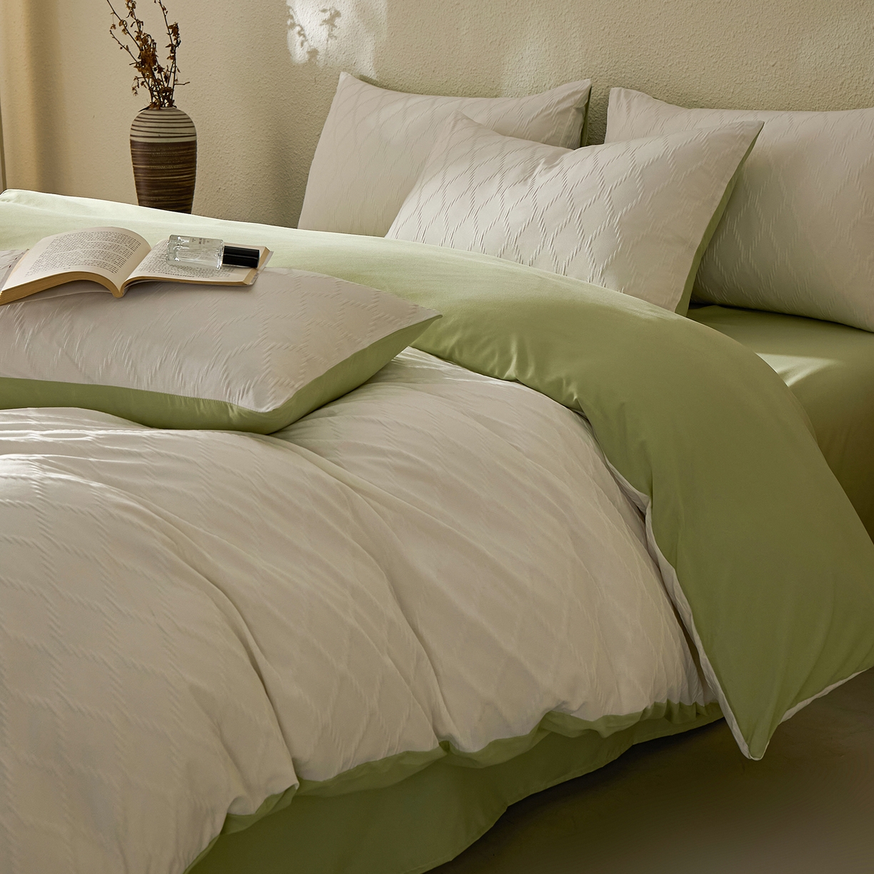 91家纺网 家纺一手货源 找家纺 悦织湾家纺 2026新款超柔菱形格提花四件套轻奢纯色时尚学生宿舍床单床笠款三四件套单被套 菱形格-奶白+果绿