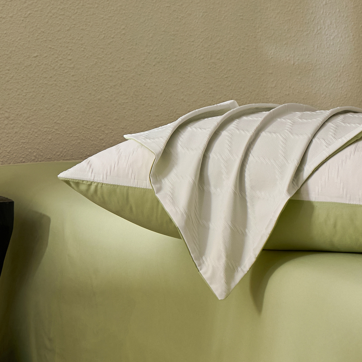 91家纺网 家纺一手货源 找家纺 悦织湾家纺 2026新款超柔菱形格提花四件套轻奢纯色时尚学生宿舍床单床笠款三四件套单被套 菱形格-奶白+果绿